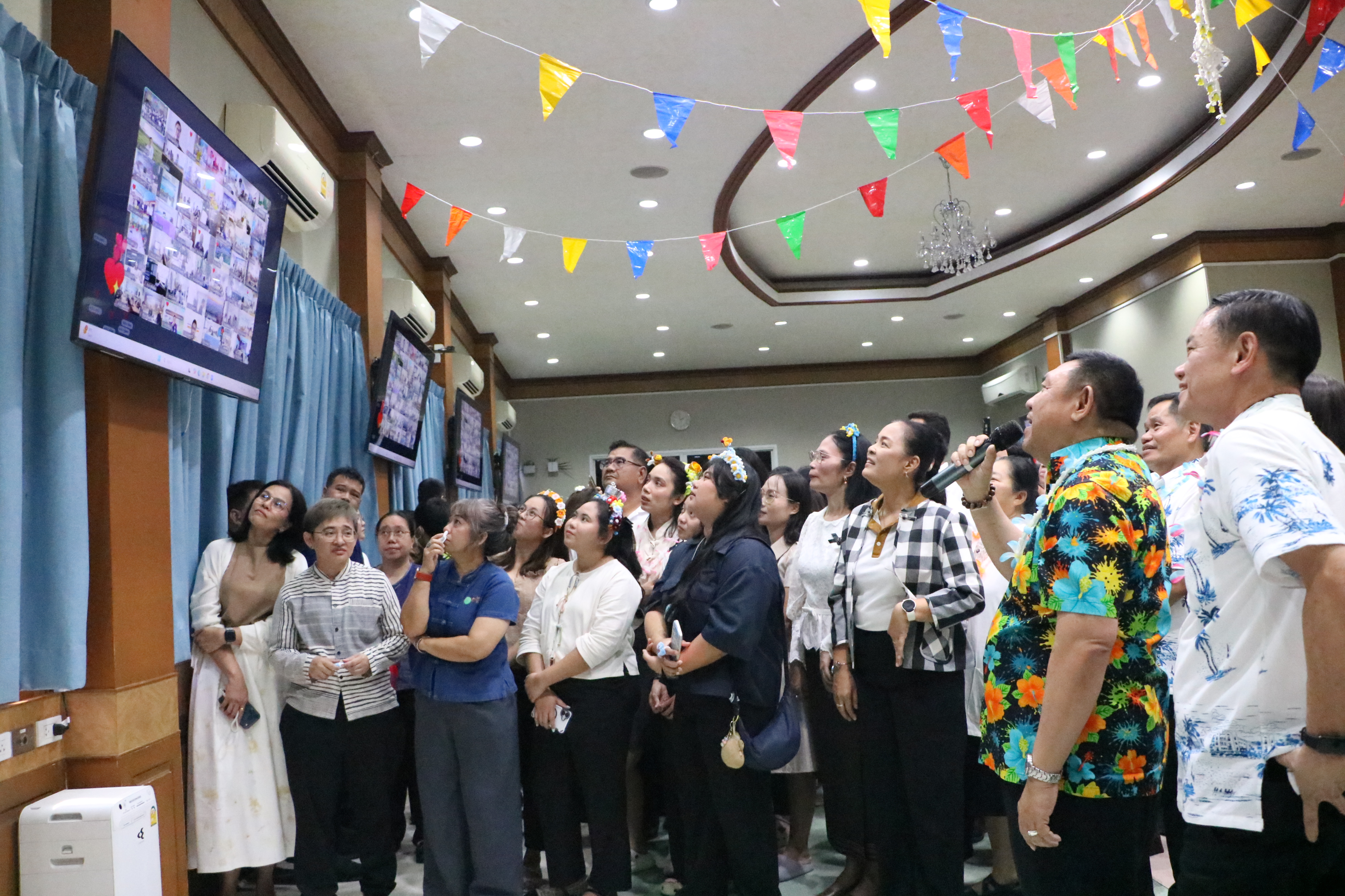 title - ชุ่มฉ่ำ! ชาว ส.ป.ก. ร่วมสรงน้ำพระพุทธรูป และรดน้ำขอพรผู้บริหาร เนื่องในประเพณีวันสงกรานต์ ประจำปี 2569 บรรยากาศเต็มไปด้วยความชื่นมื่นชุ่มฉ่ำ